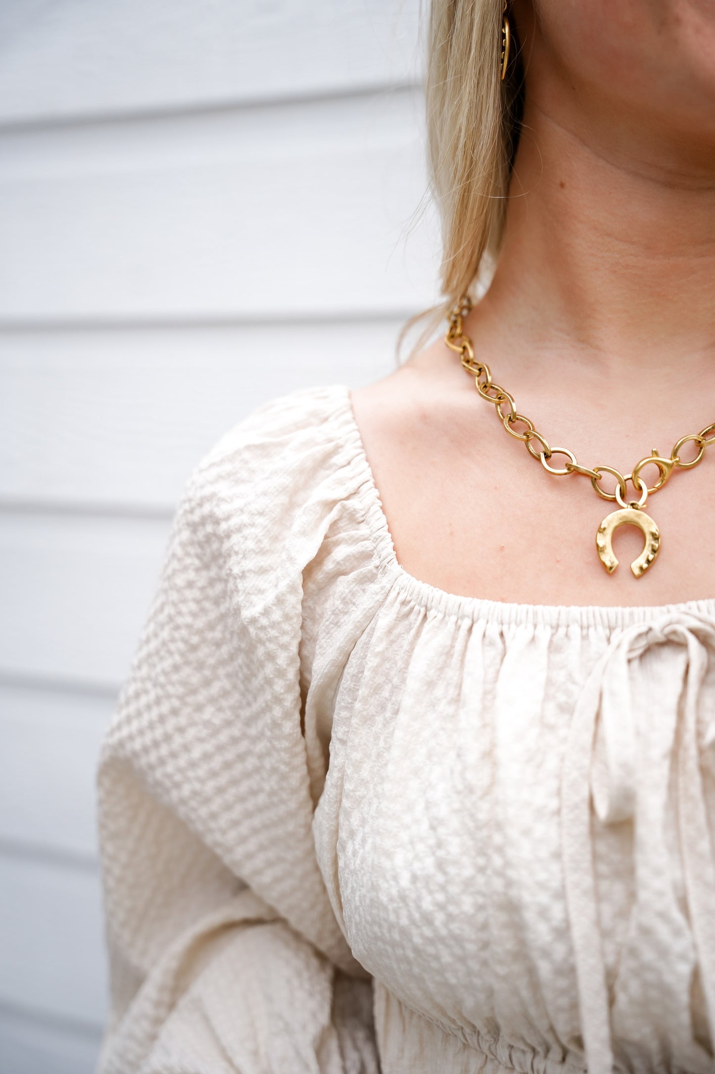 AWE Frontlock Gold Horeshoe Necklace - Southern Belle Boutique