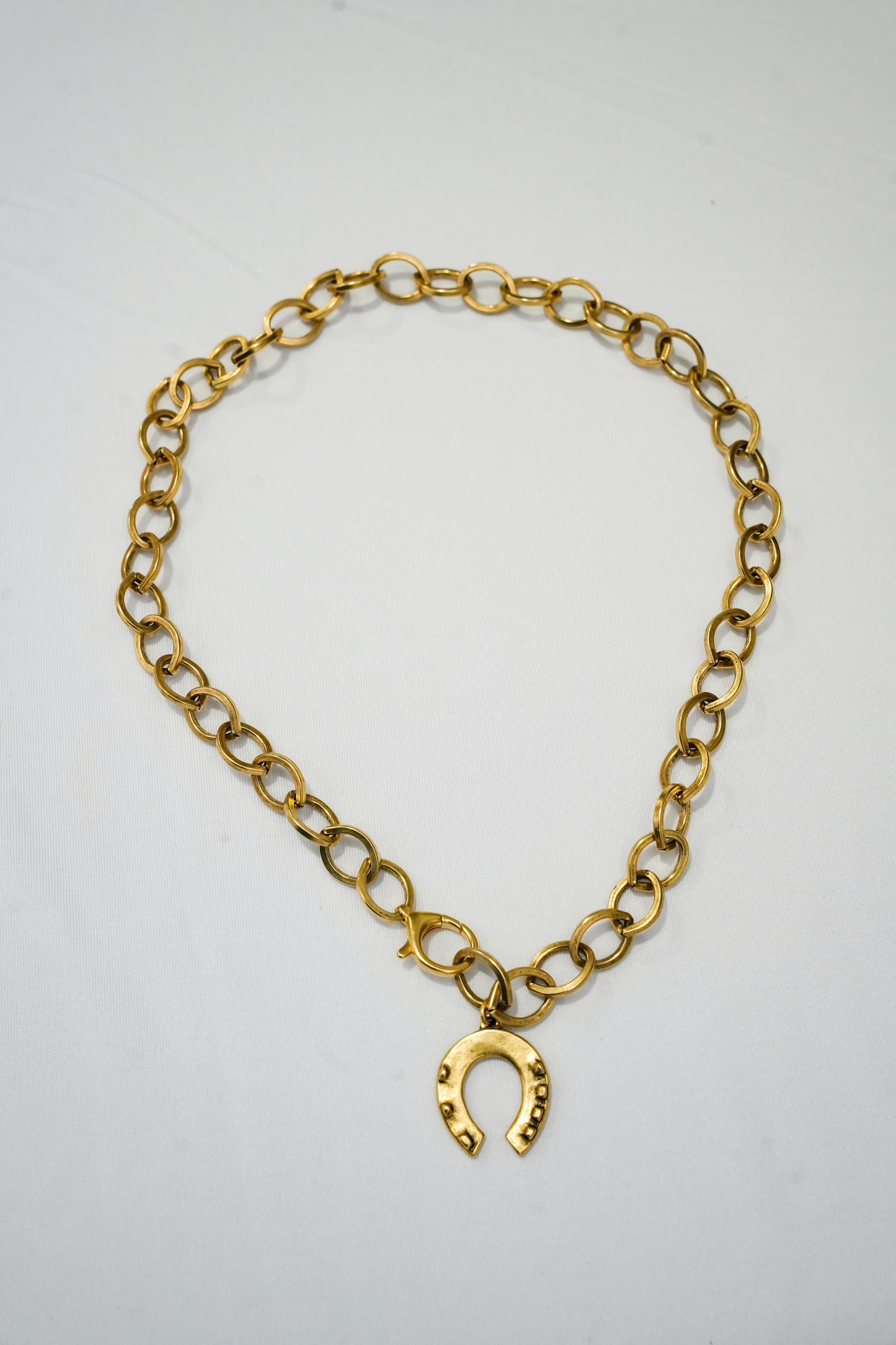 AWE Frontlock Gold Horeshoe Necklace - Southern Belle Boutique