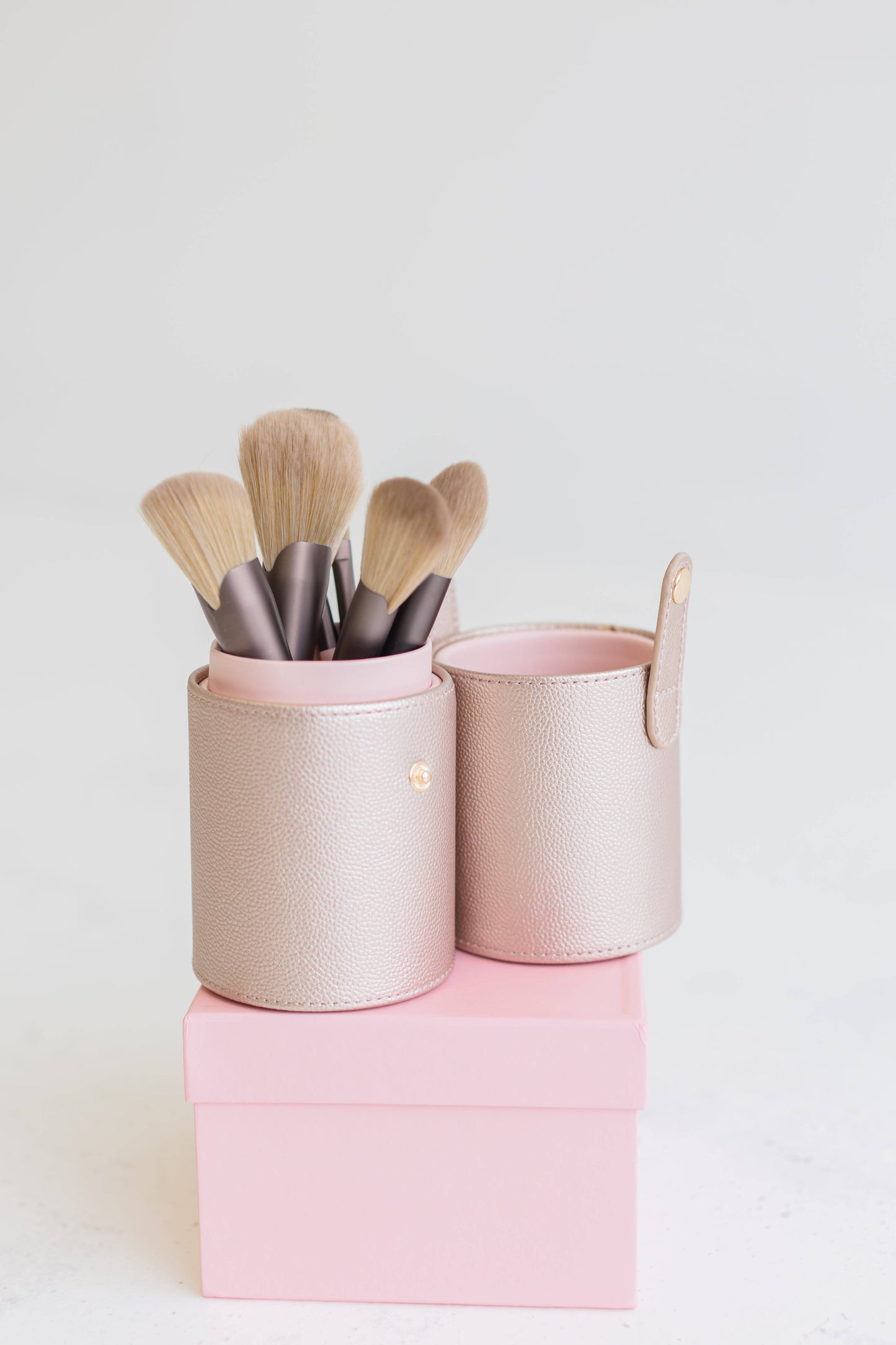 Hollis Brush Holder - Southern Belle Boutique