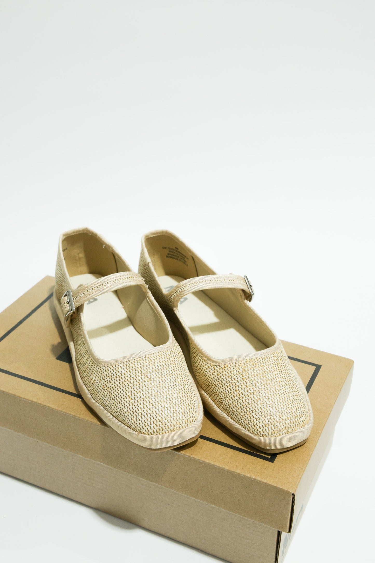 Monroe Natural Flat - Southern Belle Boutique