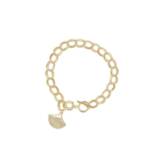 Seaside Shell Chain Bracelet in Gold