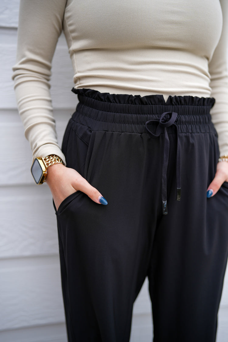 Cuffed Essential Highwaist Joggers - Black