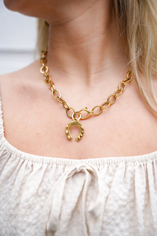 AWE Frontlock Gold Horeshoe Necklace - Southern Belle Boutique