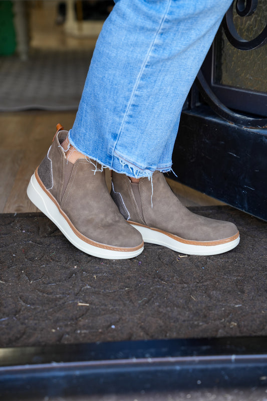 Charming Platform Wedge Suede Woodsmoke Boot