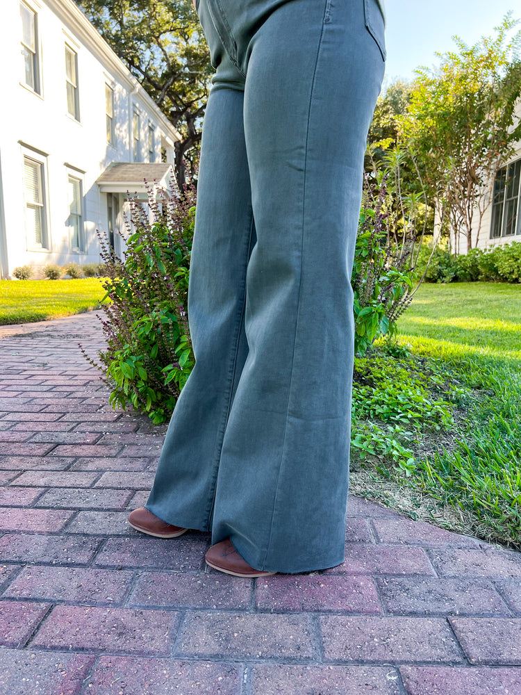 Fiona Super High Rise Wide Leg Jeans - Ponderosa Pine - Southern Belle Boutique