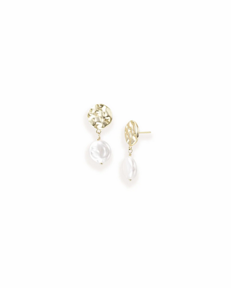 Horizon Pearl Stud Earrings in Pearl