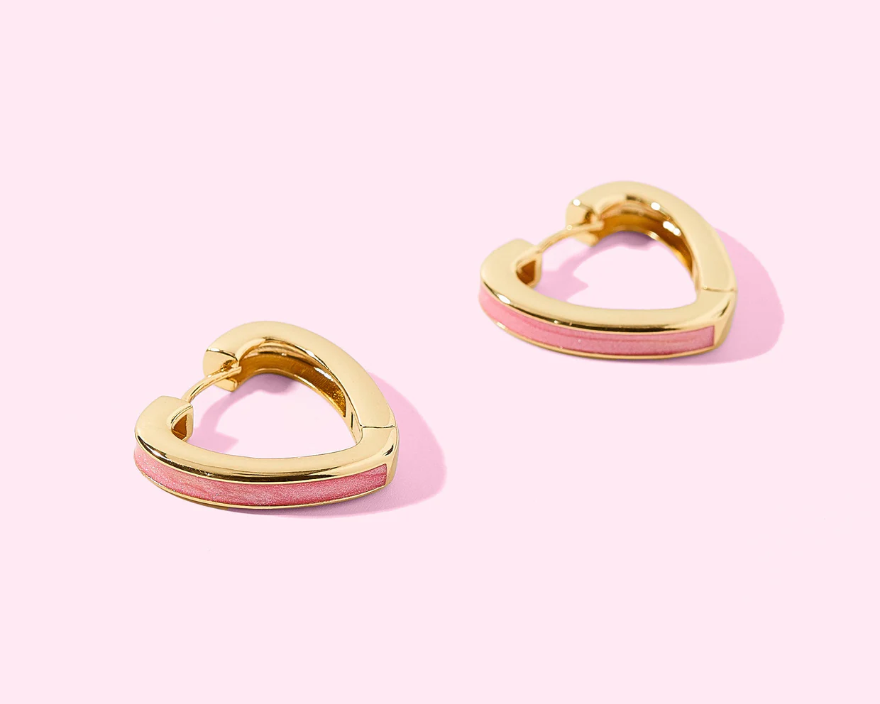 Gigi Heart Huggie Earrings - Pink